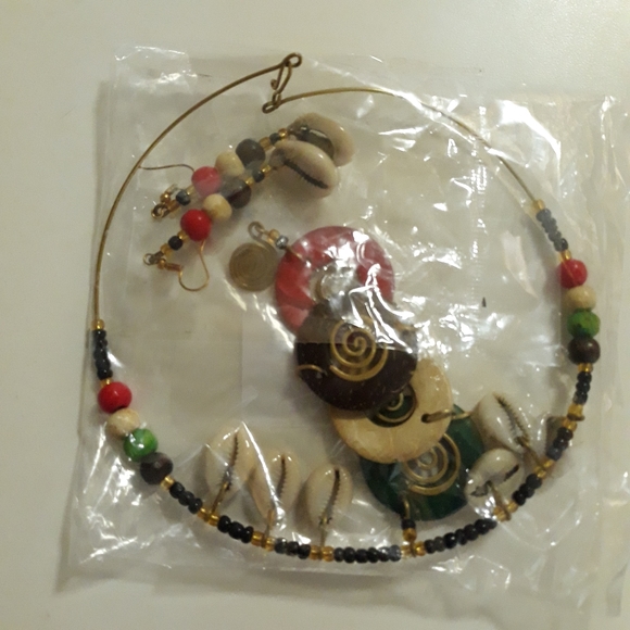 Multi Color Queen Choker & Earring Set - Picture 2 of 5